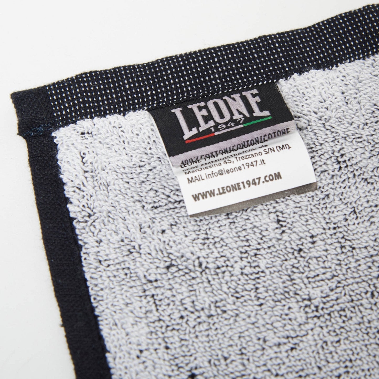 Leone gym towel AC916 Black/Grey